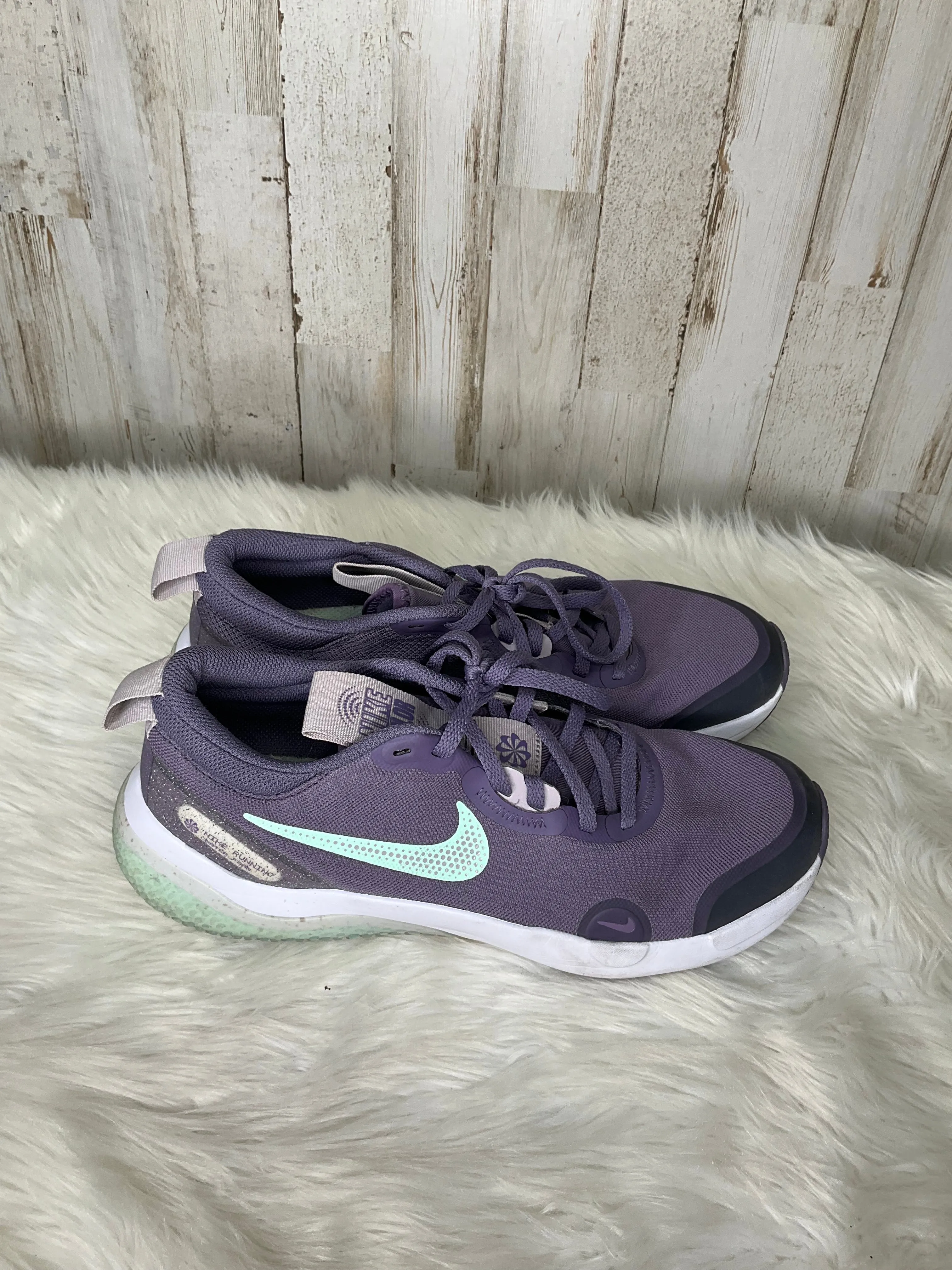 Shoes Athletic By Nike  Size: 6 nike