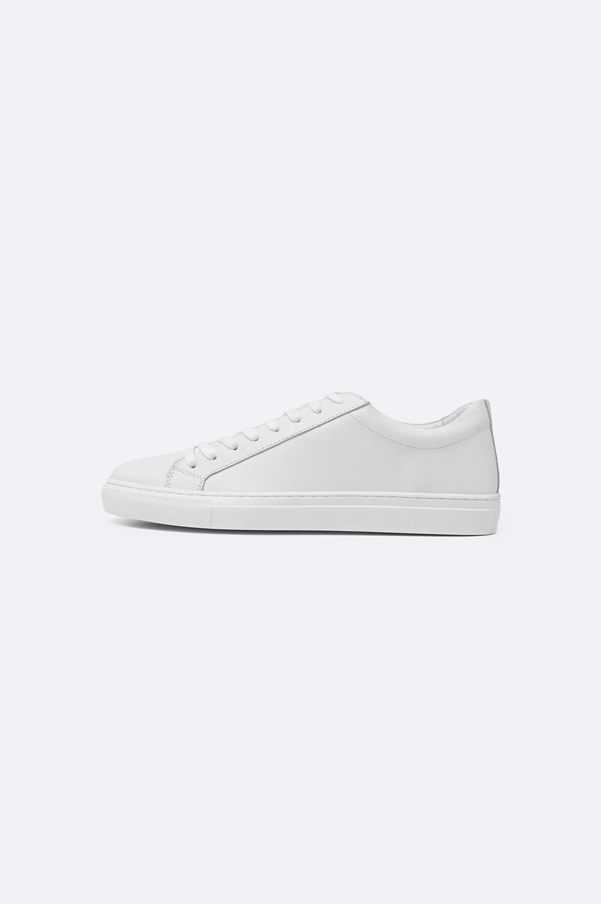 SLEEK LEATHER SNEAKERS
