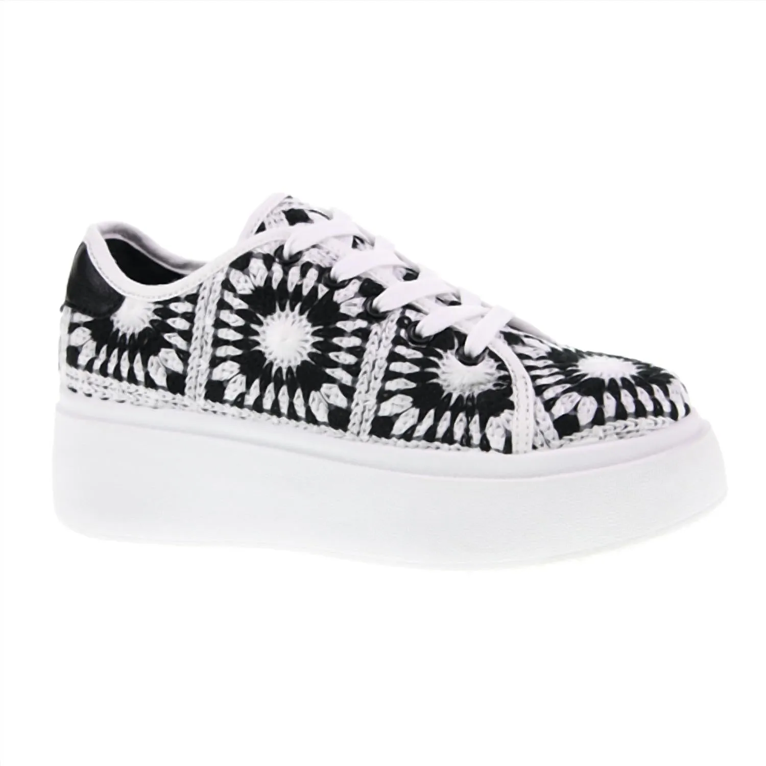 Women's Recreation Croche Sneakers In Black/white
